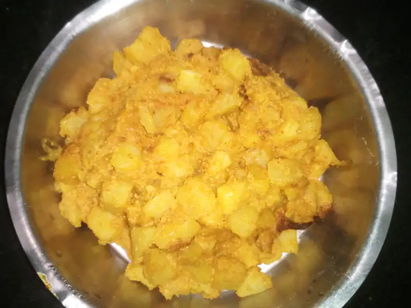 Aloo posto, aardappelpuree met pompoenpitten
