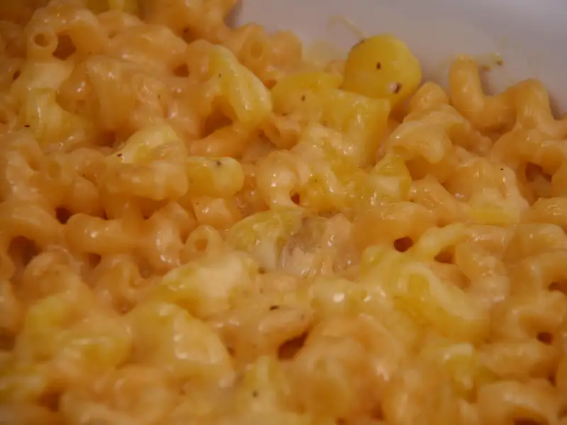 Älplermagronen, een soort pasta met kaas, afkomstig uit de Zwitserse Alpen