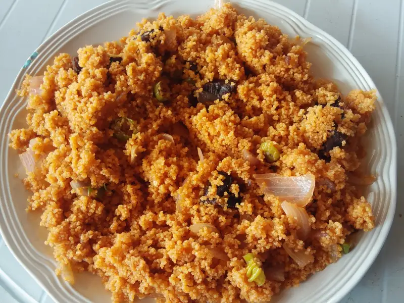 Marokkaanse couscous, gekookt in stoom