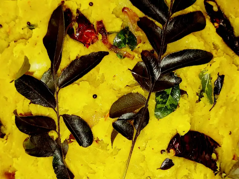 Kappa-gereis, gemaakt met maniok uit Kerala, kokosmelk en currybladeren.